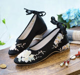 Breakj Shoe Net Shoe Sandals Bag Root Embroidered Cloth Shoes Low Heel Women's Shoes 2023 New National Wind New