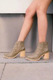 Size 2024 Embroidered Fashion Boots Women's Riveted Acrylic Crystal High-Heeled