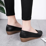 Fall New Women's Singles Shoes Slope Heel Comfortable Pointy Pea Shoes Middle Heel Working Mother Shoes