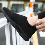 Popular Style Pure Black Summer Men's Shoes Breathable Trend Sports Leisure Shoes Men's Flying Mesh Running