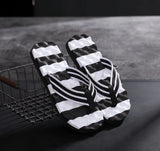 New Massage Flip Flops Men's Summer Trend Korean Version of The Color Matching Beach Shoes Slippers Mens Slippers